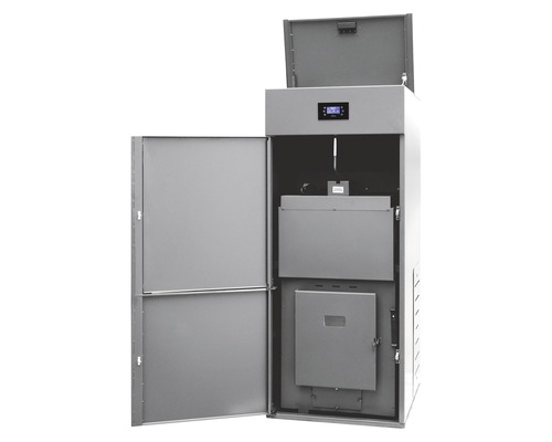 Cazan de gazeificare pe lemn cu uși deschise.