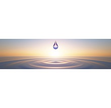 Picătură de apă care creează valuri la suprafața apei