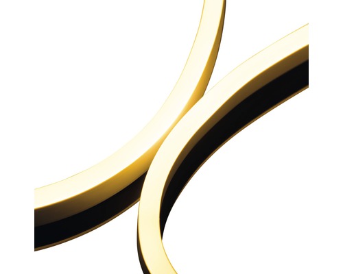 Prim-plan cu o lampă de tavan cu LED cu design curbat