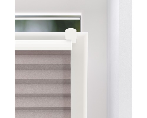 Imagine detaliată a unui sistem de pliseuri pe fereastră