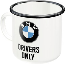 Cană emailată cu sigla BMW și inscripția ''Drivers Only''