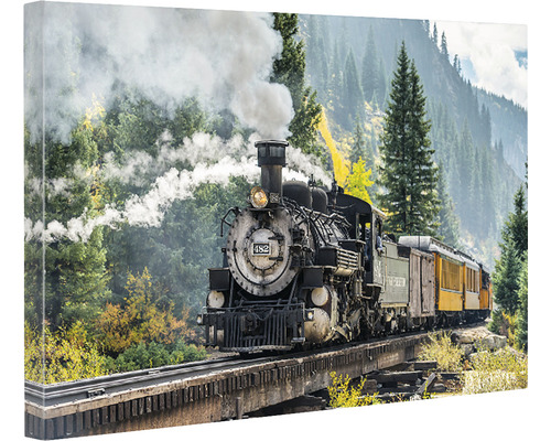 Pictură cu o locomotivă cu abur pe un pod printr-o pădure