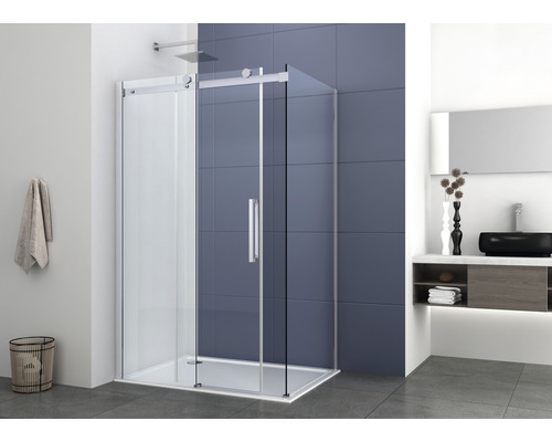 Scenă de baie cu cabină de duș cu ușă glisantă și chiuvetă