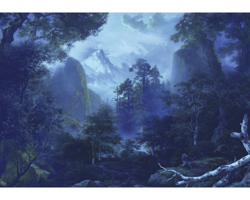 Pictură a unui peisaj montan cu copaci în prim-plan.