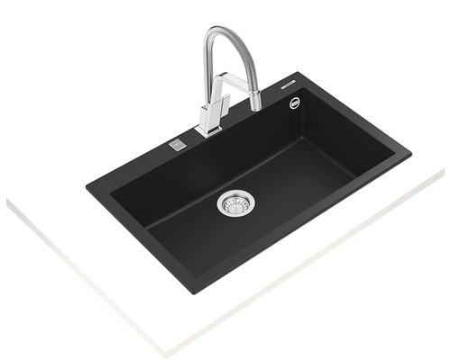 Chiuvetă de bucătărie neagră cu robinet pe un blat