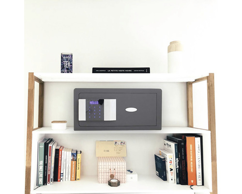 Raft cu seif electronic, cărți și obiecte decorative