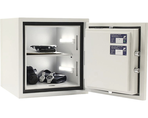 Seif deschis cu două rafturi și obiecte de valoare