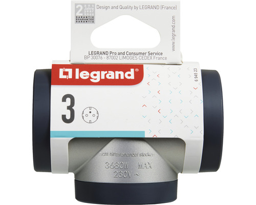 Sigla Legrand. Priză triplă cu o putere maximă de 3680 wați la 230 volți.