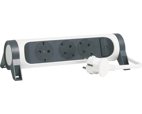 Prelungitor cu trei prize și un ștecher