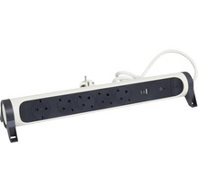 Bloc multipriză cu cinci prize, port USB și întrerupător