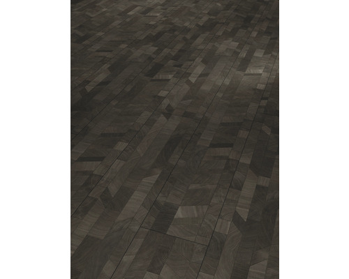 Parchet închis la culoare montat