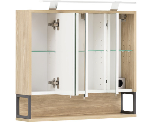 Dulap de oglindă deschis cu rafturi din sticlă și iluminare