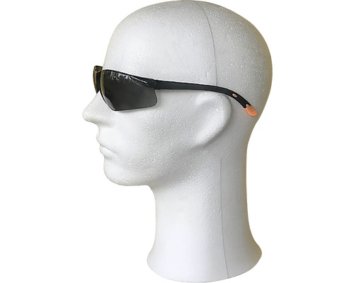 Ochelari de protecție pe cap de polistiren