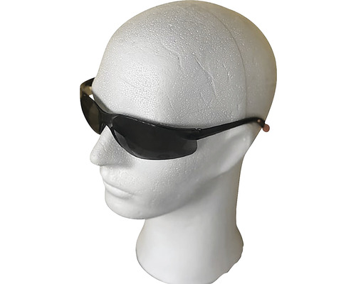 Ochelari de protecție pe cap de polistiren