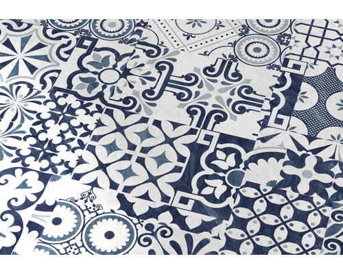 Faianță cu motive florale și geometrice