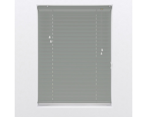 Jaluzea gri în fața unei ferestre