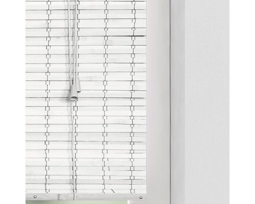 Jaluzea albă din lemn cu șnur de tragere