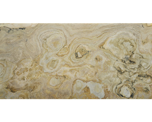 Prim-plan cu o placă de travertin cu textură naturală