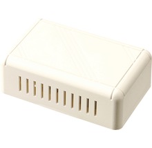 Carcasă din plastic cu fante de ventilație