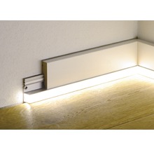Plinte cu iluminare indirectă în cameră