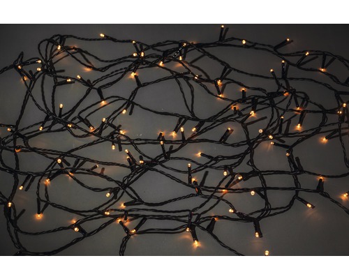 Ghirlandă luminoasă cu multe becuri care luminează cald