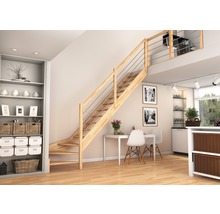 Apartament luminos cu scară din lemn și balustradă din oțel inoxidabil