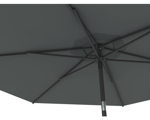 Imagine detaliată cu o umbrelă de soare deschisă, cu spițe și stâlp