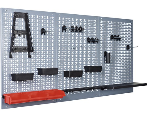 Panou perforat cu rafturi pentru scule și cârlige pentru organizarea sculelor