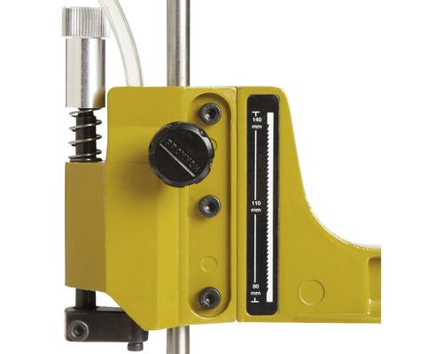 Prim-plan al unui strung Proxxon cu scară milimetrică pentru reglare precisă