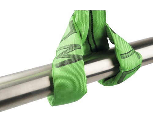 Chinga textila de ridicare cu o țeavă metalică.