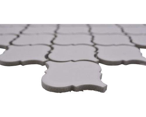 Prim-plan cu plăci de mozaic arabesc