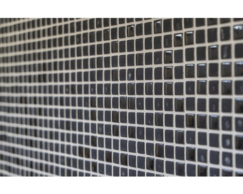 Plăci de perete așezate cu plăci pătrate mici