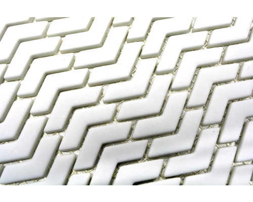 Prim-plan cu plăci de mozaic de colț albe