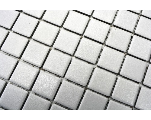 Plăci de mozaic pătrate, așezate