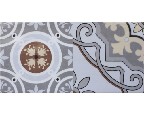 Placă decorativă de perete cu model ornamental