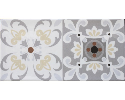 Placă decorativă cu model ornamental