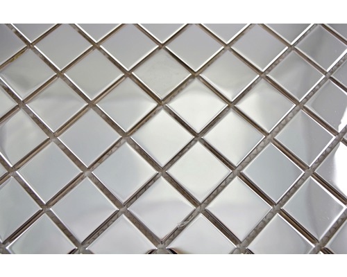 Prim-plan al unui mozaic din plăci pătrate