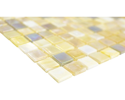 Prim-plan cu plăci de mozaic din sticlă