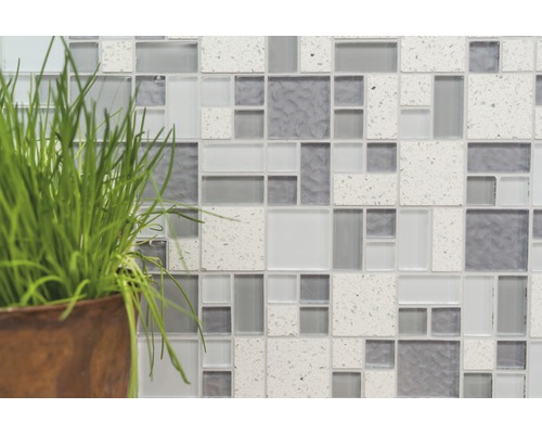 Perete de gresie mozaic cu plantă