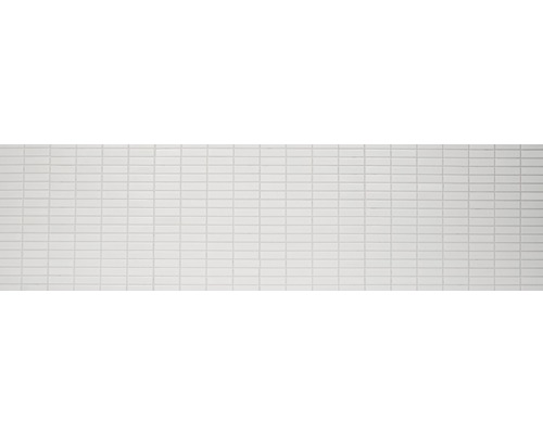 Faianță dreptunghiulară pe un perete