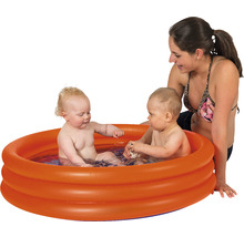 Piscină gonflabilă pentru copii cu doi copii și o femeie
