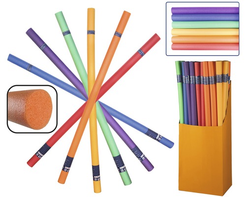 Mai multe tăiței de înot în diferite culori și o cutie plină cu tăiței de înot