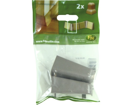 Două piese de colț pentru plinte într-un ambalaj