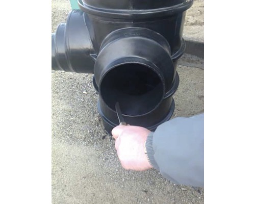 Instalarea manuală a unui sistem de distribuție a conductelor de canalizare