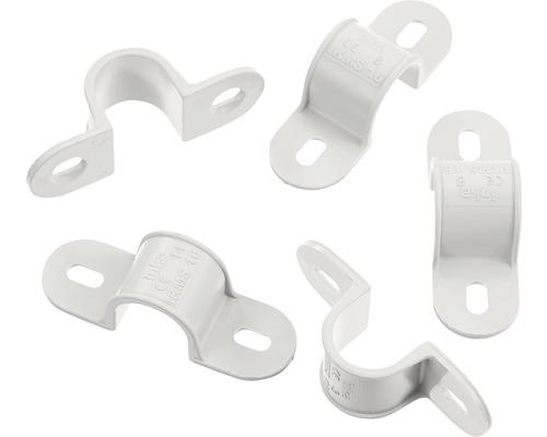 Mai multe cleme albe din plastic pentru țevi.