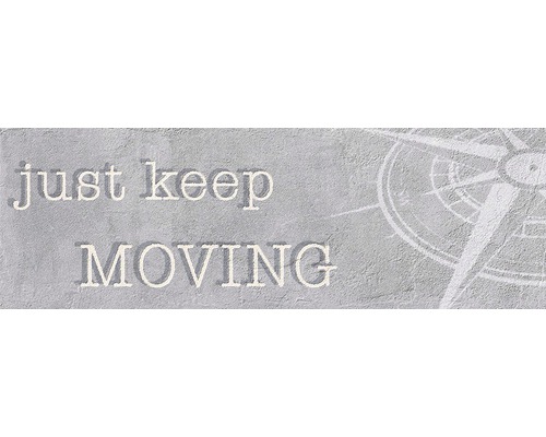 Decoratiune de perete cu motto-ul just keep moving si o busola