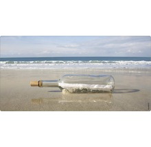 Sticlă cu mesaj pe plajă