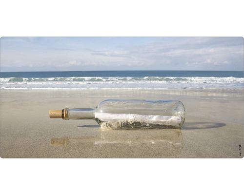 Sticlă cu mesaj pe plajă