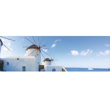 Panoramă cu mori de vânt pe coastă