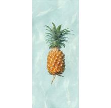 Fruct de ananas pe fundal deschis